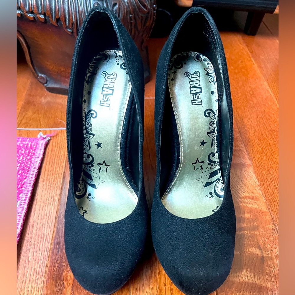 Shoes - Picture 1 of 9